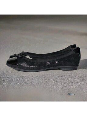 Clarks Candra Glow Black Flats. Patent Toe Caps/Suede Women's Size 9.5 Wide